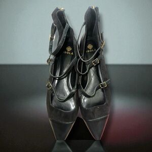 NWOT SZ 11 M Isola Walcott Black Leather Pointed Toe Three Buckle Strap Flats